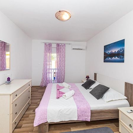 Stunning Home In Marina With Heated Swimming Pool Bagian luar foto