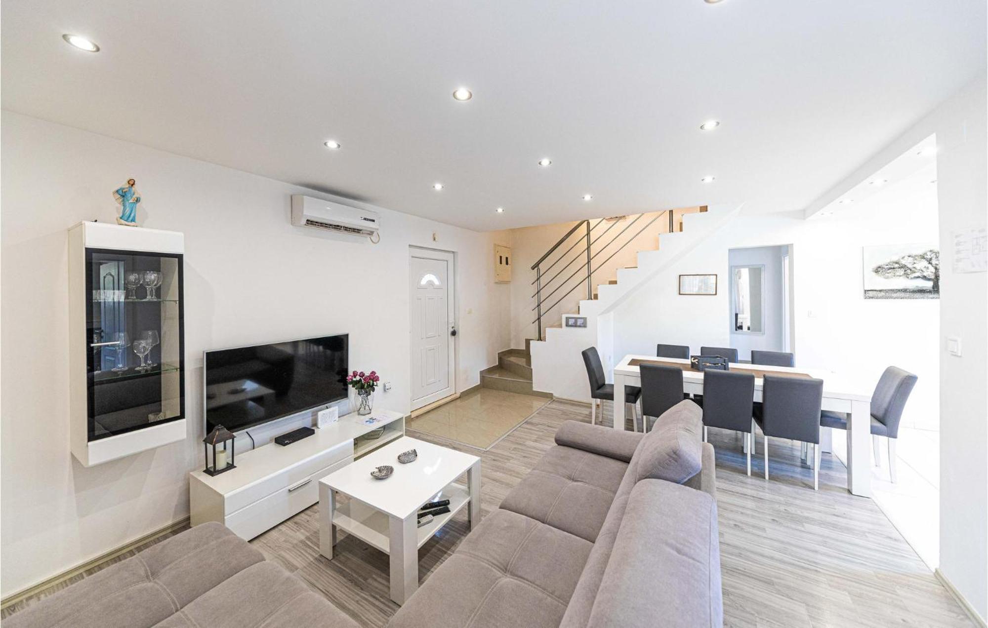 Stunning Home In Marina With Heated Swimming Pool Bagian luar foto